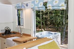 Beechwood Shepherds Hut kitchen